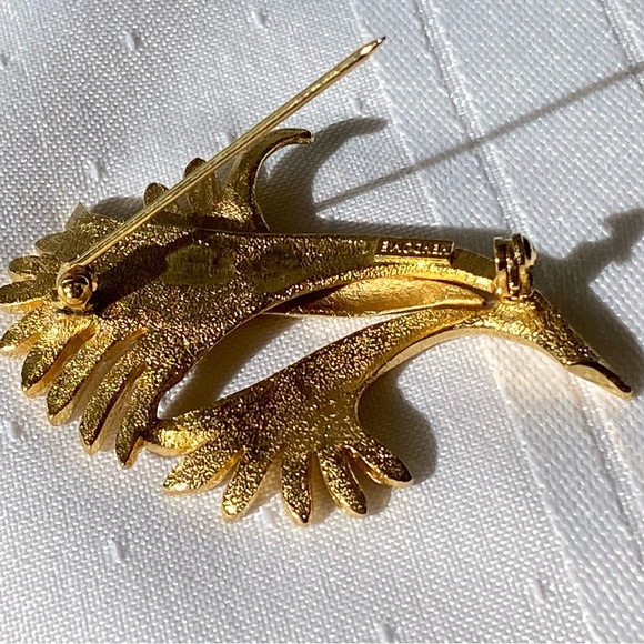 Vintage Designer Vendome Flower Gold Tone Brooch Pin - Picture 7 of 16
